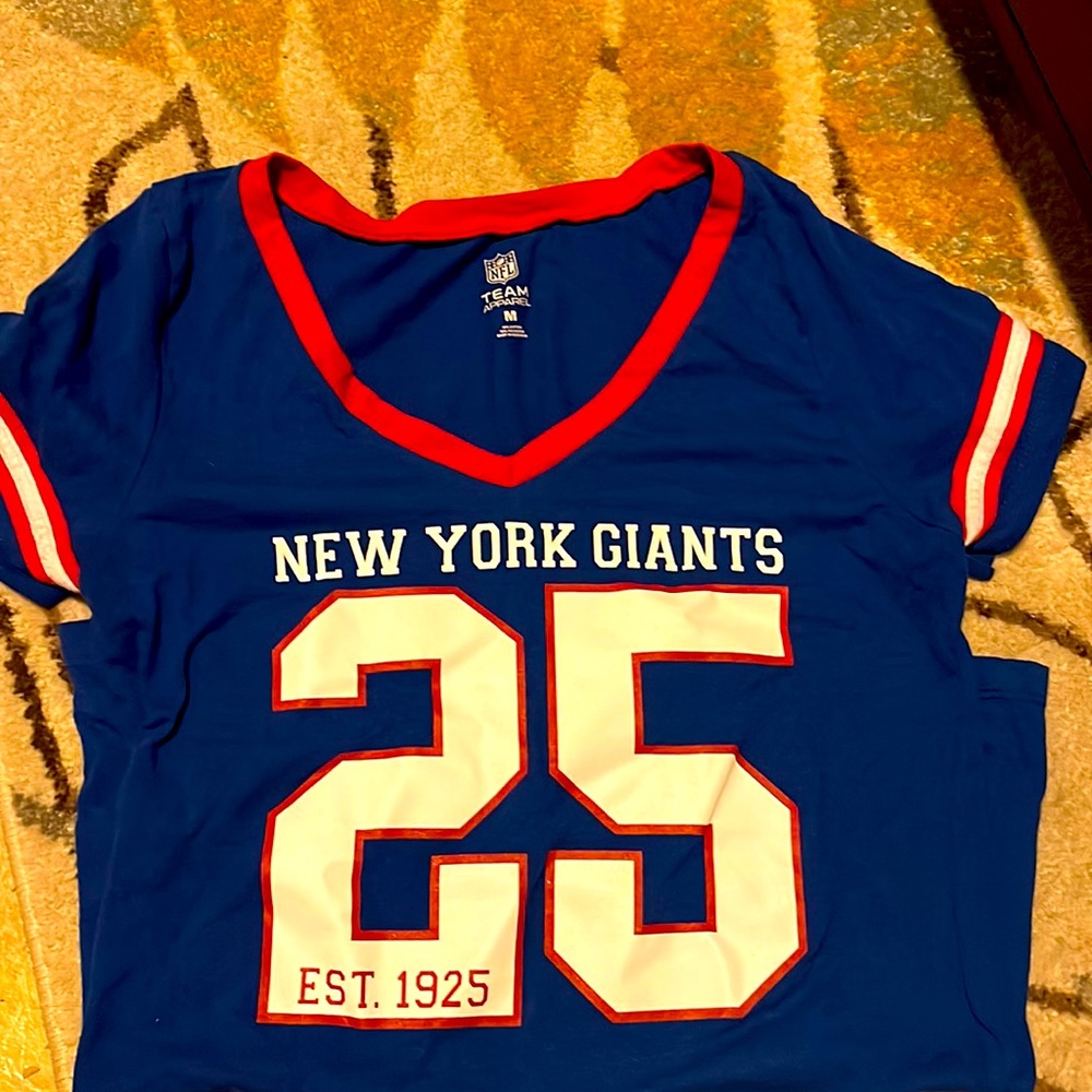 NY Giants NFL V-Neck  Tee Size M